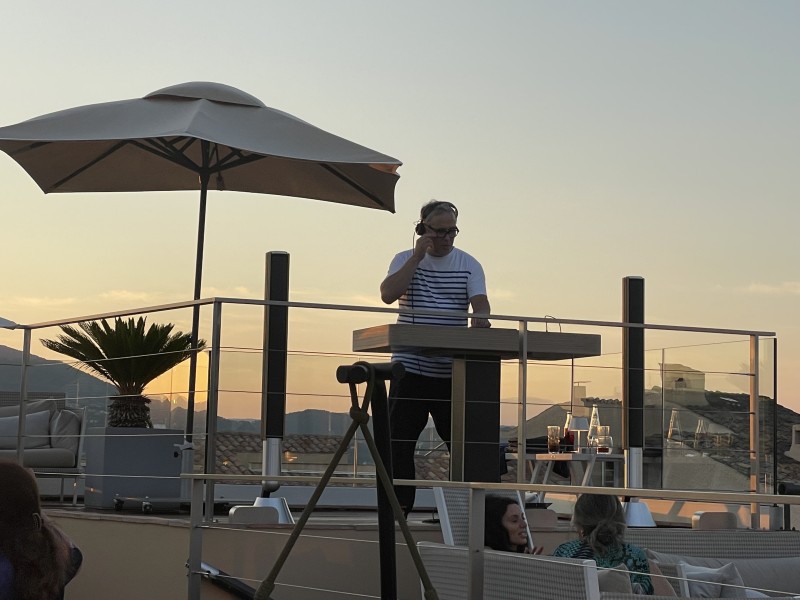 Animation et sonorisation de vos événements privés ou professionnels de luxe :  DJset à domicile en provence.